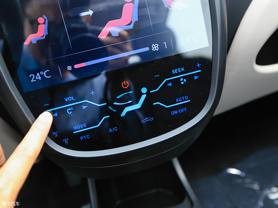 مكون أساسي في أنظمة الكهرباء ذات الجهد العالي: موصل الجهد العالي للمركبات الكهربائية